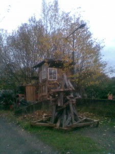 "TorBaumHaus" + "Phoenix aus dem Abfall" "TorBaumHaus" + "Phoenix aus dem Abfall"